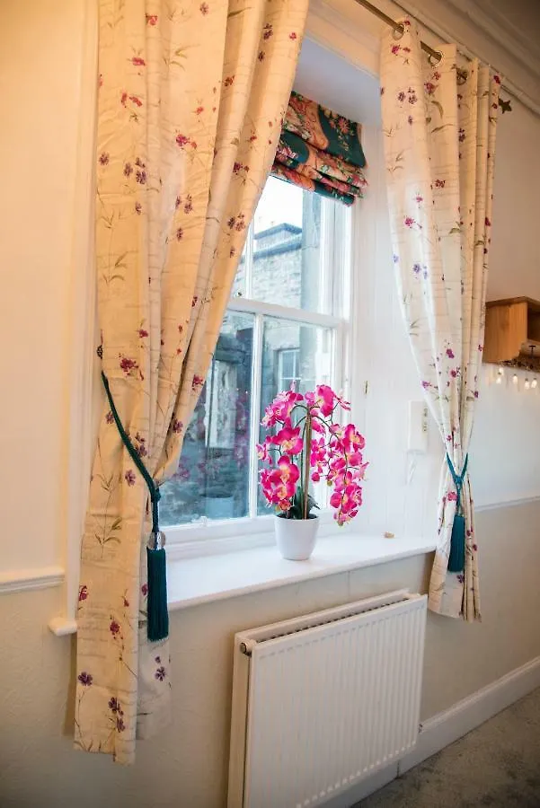 Royal Mile St Giles St Apartment Edinburgh