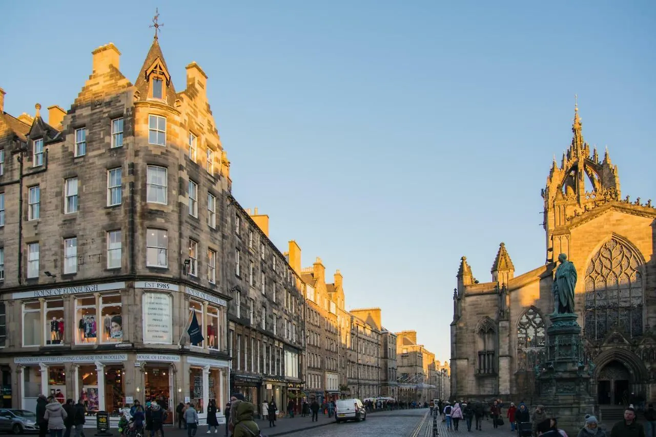 Royal Mile St Giles St Apartment Edinburgh