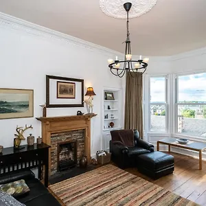 Pass The Keys Quiet 2beds Flat With High Ceilings And Great Views Apartment